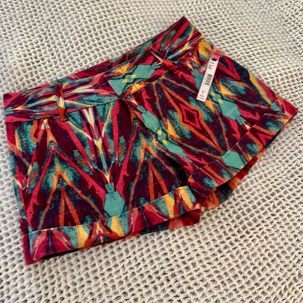Alice + Olivia Cady Cuff Shorts in Tribal Diamond NWT SZ 4 - Picture 3 of 7